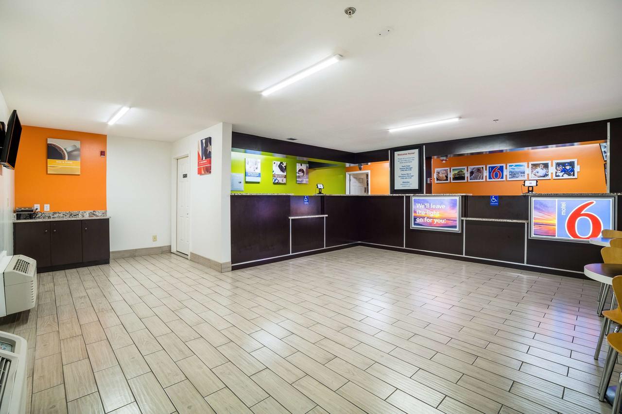 6号套房酒店-奥古斯塔 奧古斯塔 外观 照片